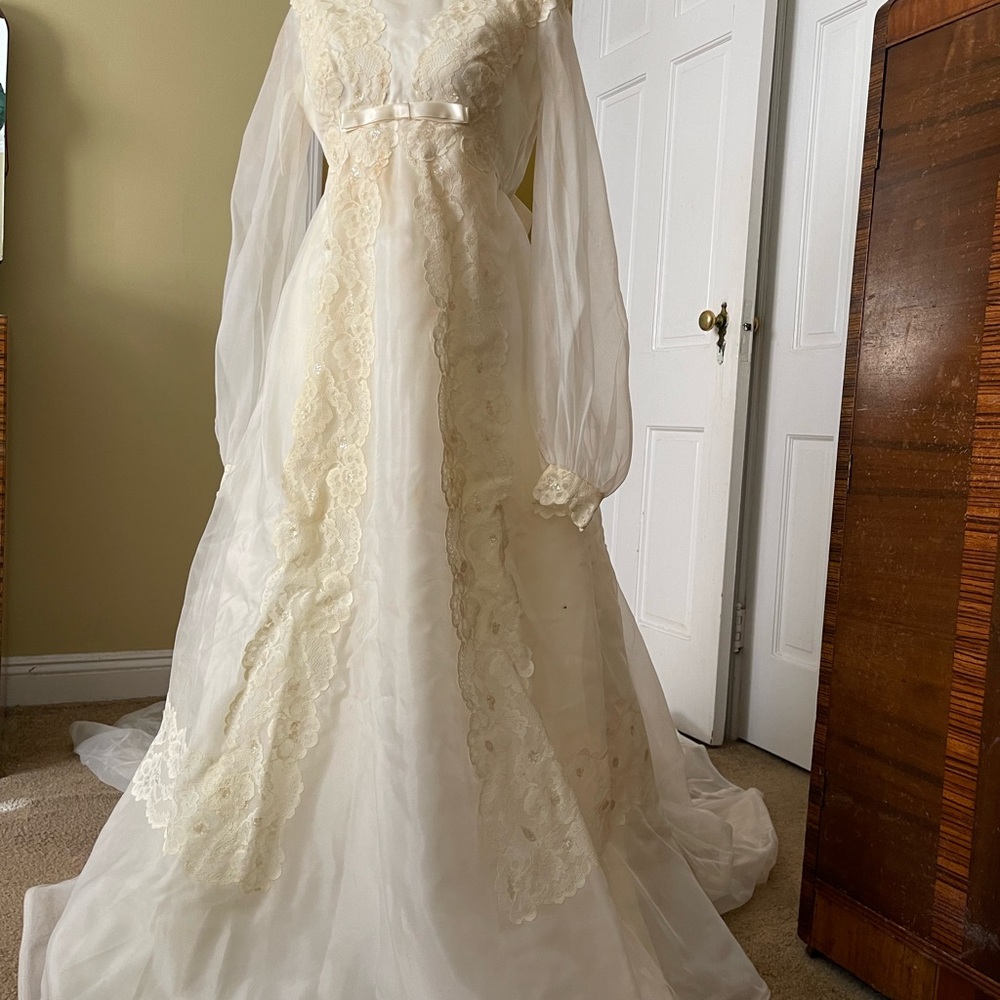 Vintage Cream Lace Bridal Gown